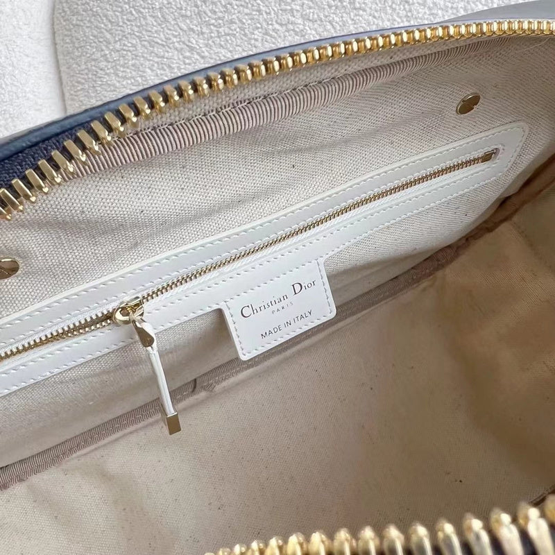 Front view of statement everyday-luxe women's handbag – women's premium purse