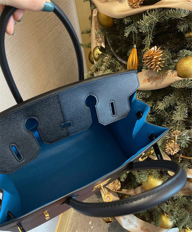 minimalist shopper bag styled with outfit