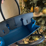  minimalist shopper bag styled with outfit