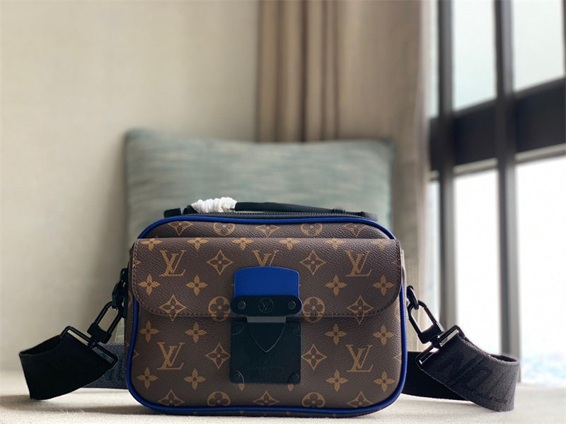  modern everyday bag styled with outfit