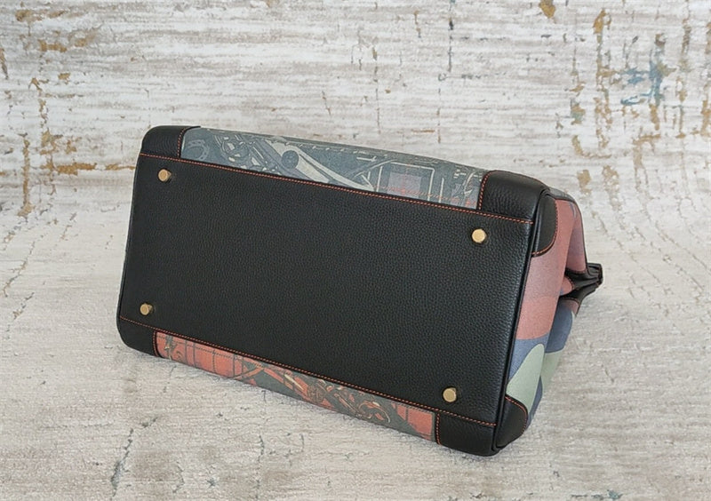  chic everyday bag detail view showing craftsmanship 8