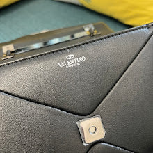 Chic Women's Crossbody Handbag - Luxury Premium Designer Style - NM2965