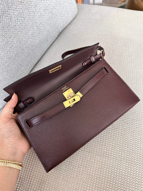  satchel close-up of hardware and finish