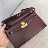  satchel close-up of hardware and finish