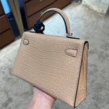  classic tote bag detail view showing craftsmanship 8