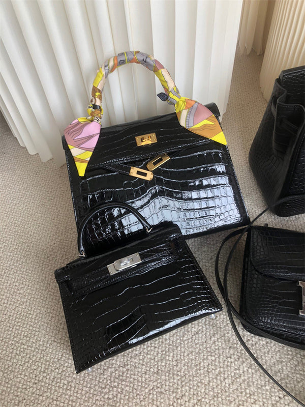  satchel interior and compartment view 21