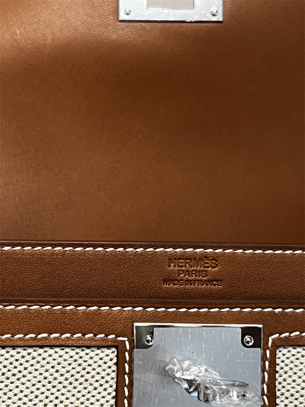  essential tote bag detail view showing craftsmanship