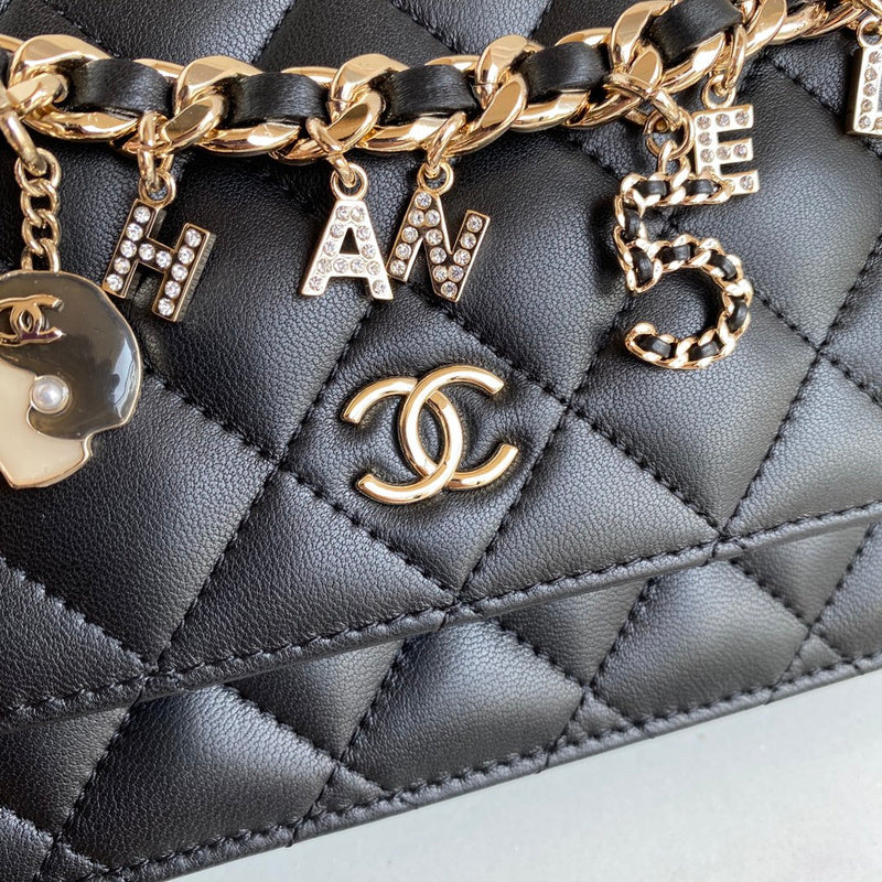 Zivas Charm Chic Craftsmanship Fashion Handbag (Statement-Ready Design) – Interior View