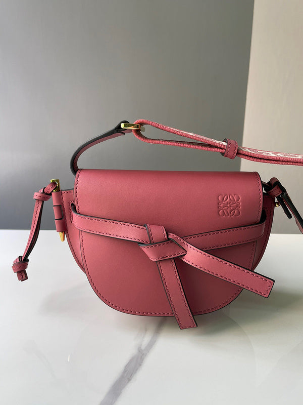 Ziva's Charm handbag – product shot (12.5cm*21cm*9.5cm)