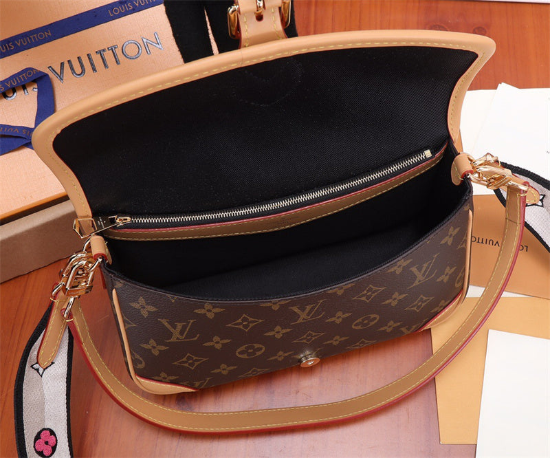  shoulder bag close-up of hardware and finish