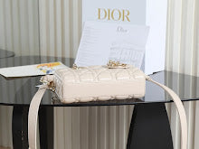 Premium Leather Crossbody Bag - Elegant Women's Designer Handbag - NM7600