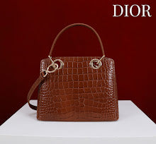 Luxury Signature Top Handle Bag - Elegant Women's Designer Handbag - NM7394