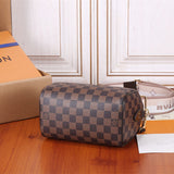  shopper bag interior and compartment view 9