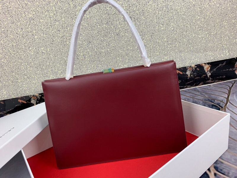 Styled lifestyle shot of chic everyday-luxe women's handbag – women's everyday handbag