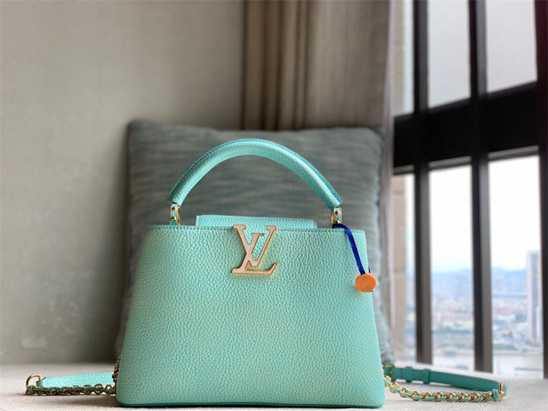  Modern shoulder bag carried on shoulder 22