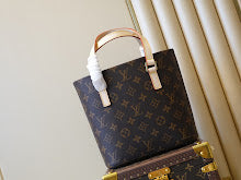 Luxury Signature Top Handle Bag - Elegant Women's Designer Handbag - NM4321