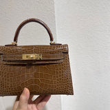 minimalist everyday bag styled with outfit