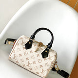  sophisticated shopper bag detail view showing craftsmanship