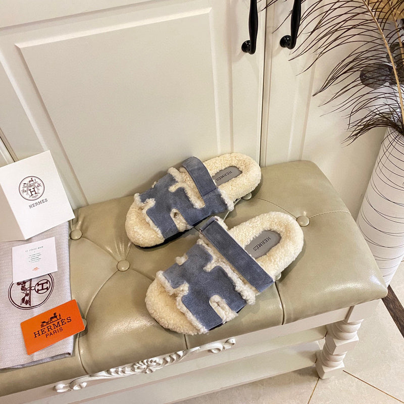 Hermes sandals Style 225 - close-up of iconic logo design