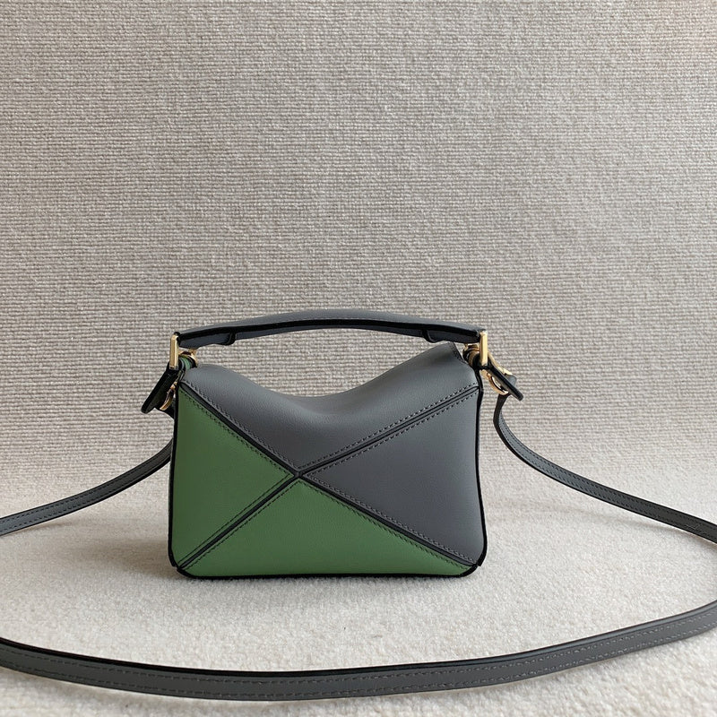 Ziva's Charm handbag – close-up view (12.5cm*18cm*8cm)