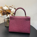  Refined shoulder bag carried on shoulder