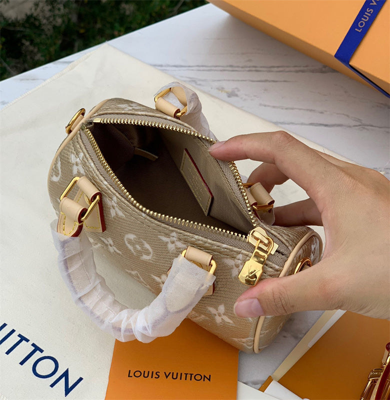  satchel interior and compartment view