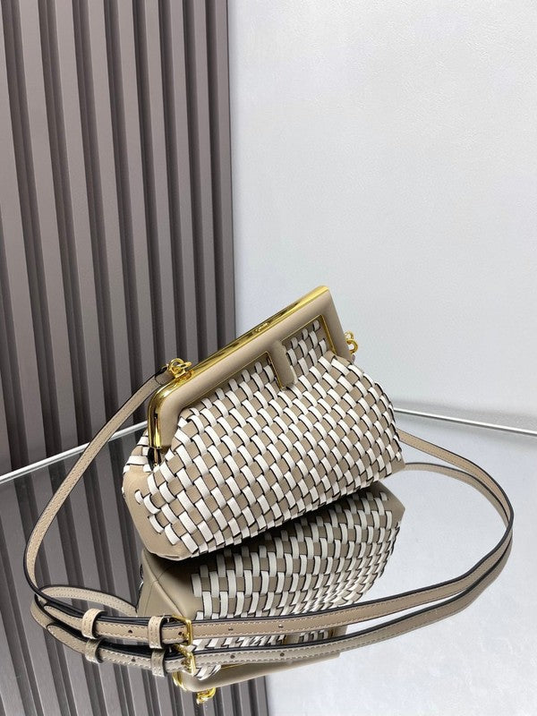 Ziva's Charm handbag – product shot (26cm*9cm*18cm)