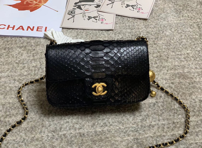  women's handbag, mid design, view 3