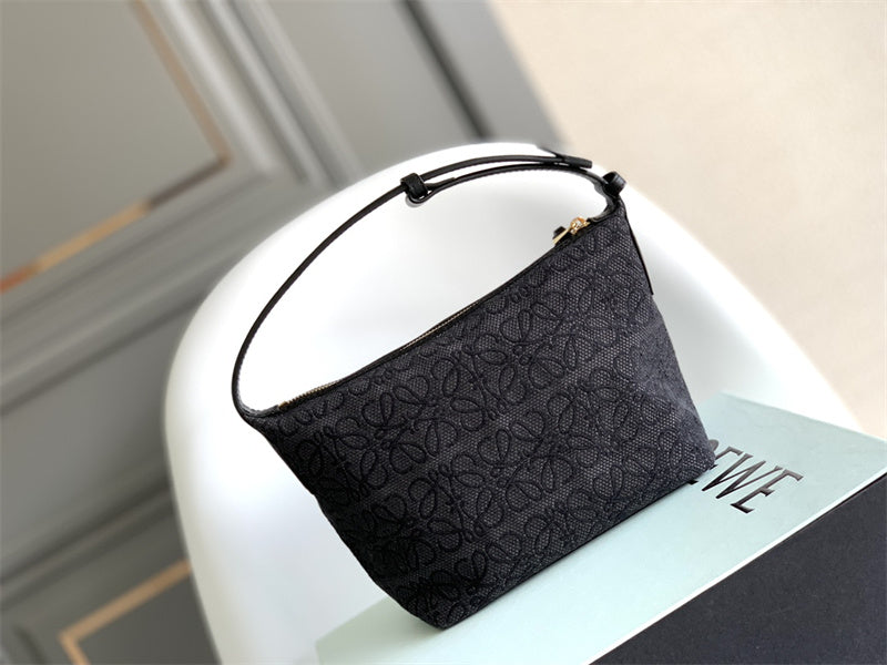 Ziva's Charm handbag – lifestyle view (21cm*17cm*12.5cm)
