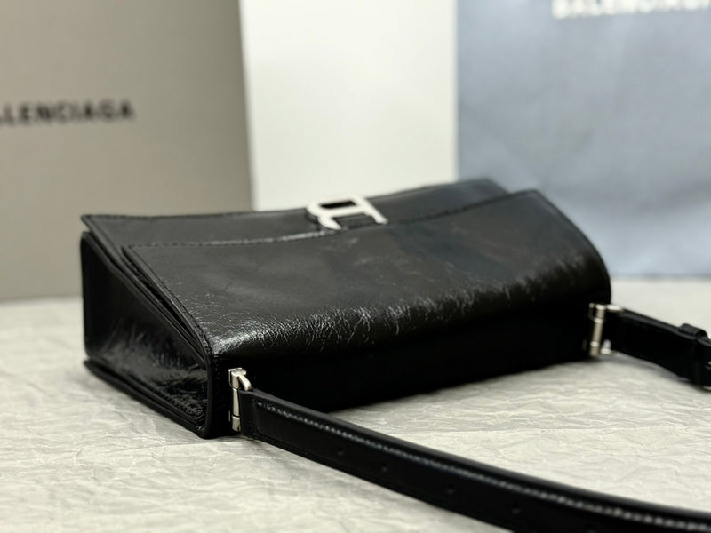 Zivas Charm Versatile Design Statement Handbag (Versatile Style Statement) – Lifestyle Shot