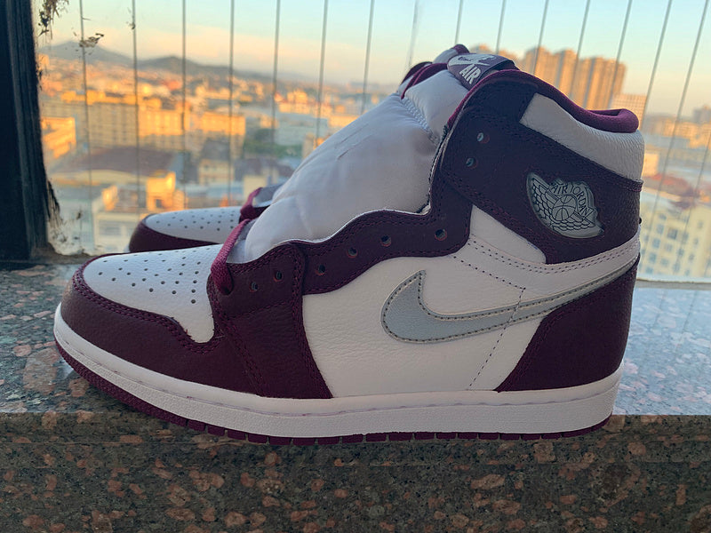 Nike Men's & Women's Designer Lifestyle Shoes — Style 164 angle view