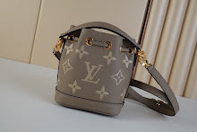 Chic Designer Tote Handbag - Luxury Premium Women's Fashion Bag - NM4678