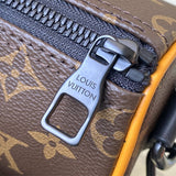  Versatile everyday bag front view 7