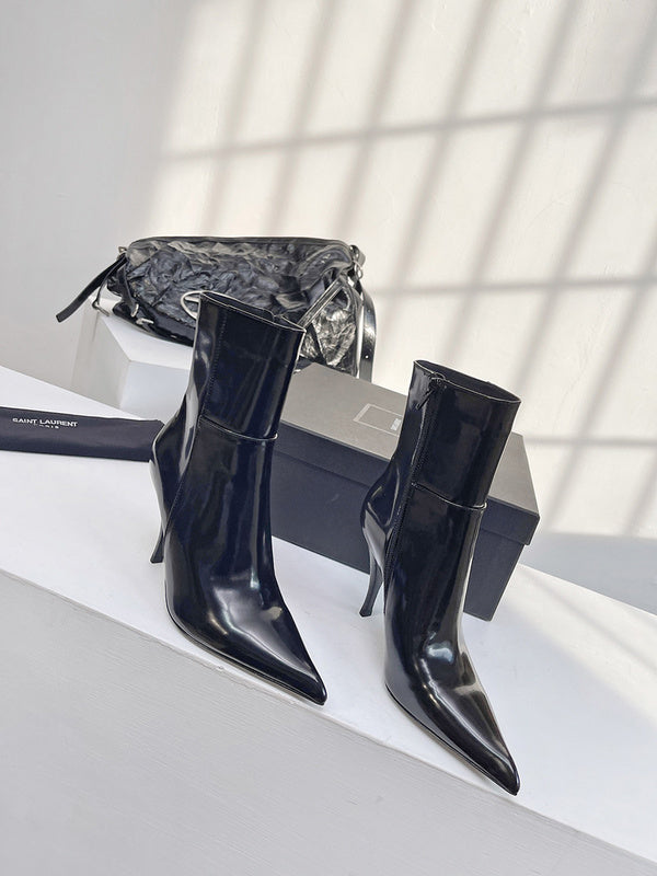 Close-up detail view of Saint Laurent luxury piece style No.047