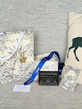 Luxury Iconic Crossbody Bag - Women's Elegant Designer Fashion - NM7327