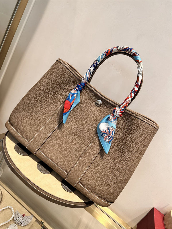  everyday bag interior and compartment view 9