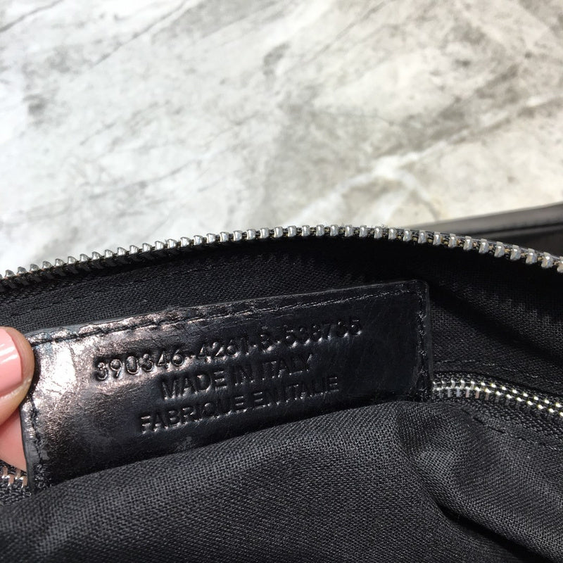 Polished Premium PU Leather Handbag - Chic Everyday Appeal | Women's Everyday Carry Handbag #176 - texture close-up (image 9) of designer-inspired handbag