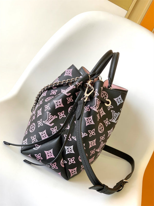  shopper bag interior and compartment view
