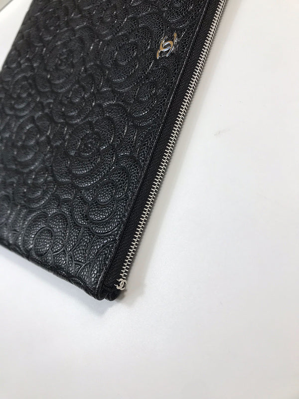 Zivas Charm Contemporary Flair Everyday Handbag (Contemporary Shape Language) – Lifestyle Shot
