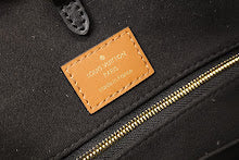 Luxury Iconic Crossbody Bag - Women's Elegant Designer Fashion - NM5268