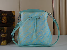 Luxury Iconic Crossbody Bag - Women's Elegant Designer Fashion - NM4724