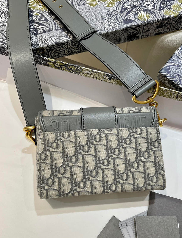 Back view of premium everyday-luxe women's handbag – women's designer-style accessory