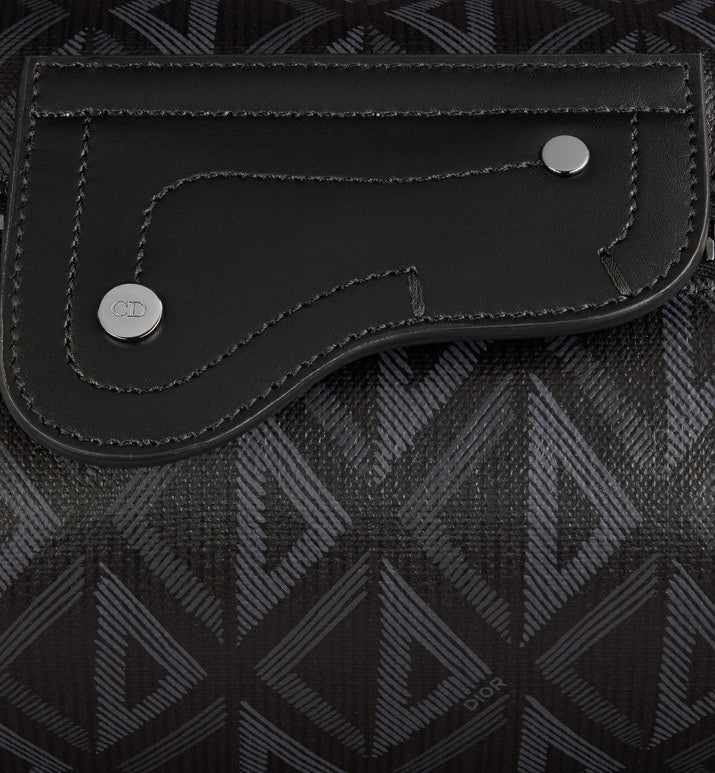 Handle and strap detail of refined classic women's handbag – women's designer-style accessory