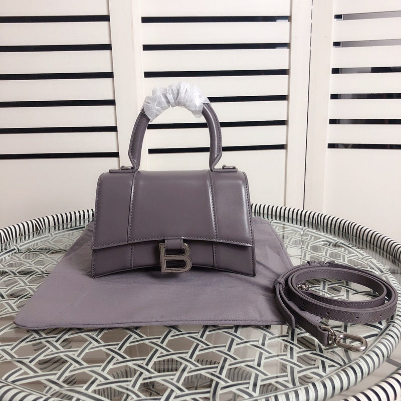 Close-up detail of elevated everyday-luxe women's handbag – women's designer-style accessory