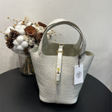  tote bag interior and compartment view 9