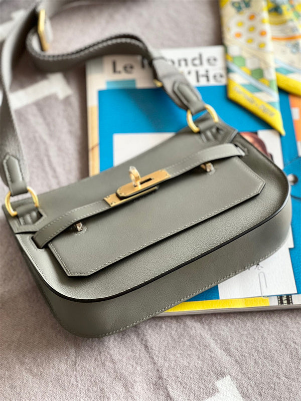  graceful shoulder bag styled with outfit 30