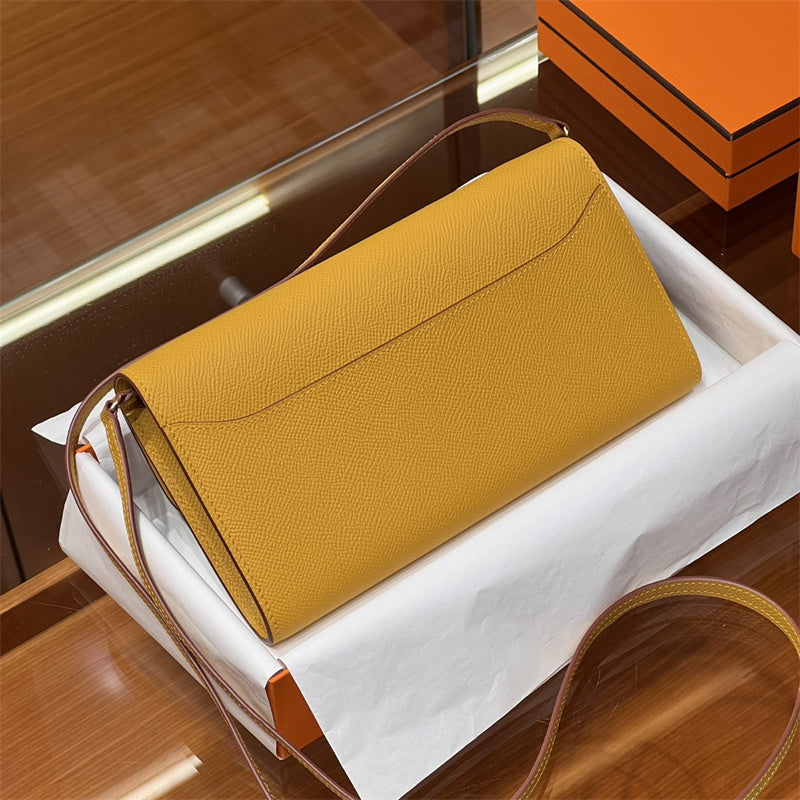 Crisp handbag styled for everyday wear