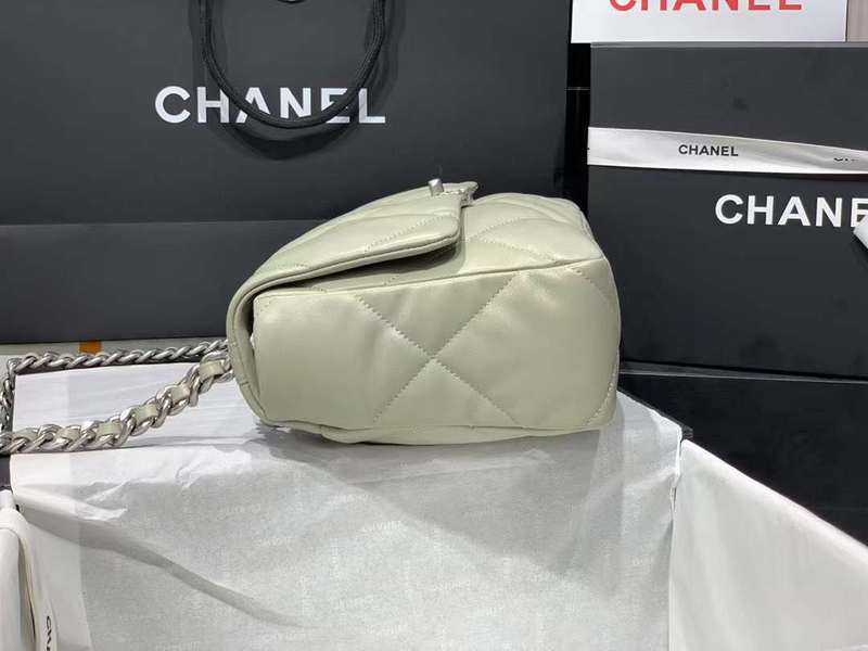 Zivas Charm Elevated Essentials Luxury Handbag (Versatile Style Statement) – Close-Up Detail