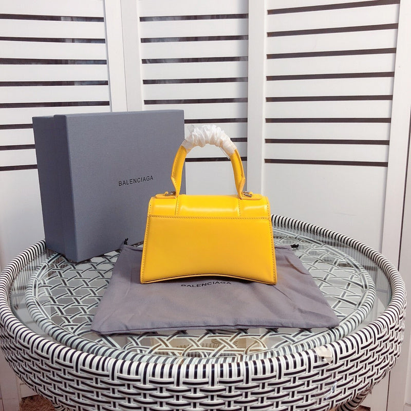 Close-up detail of signature statement women's handbag – women's statement bag