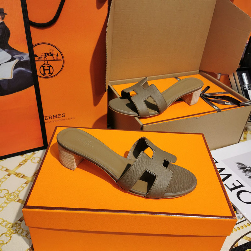Hermès Tan Flat Thong Sandals - Detail Shot of Craftsmanship